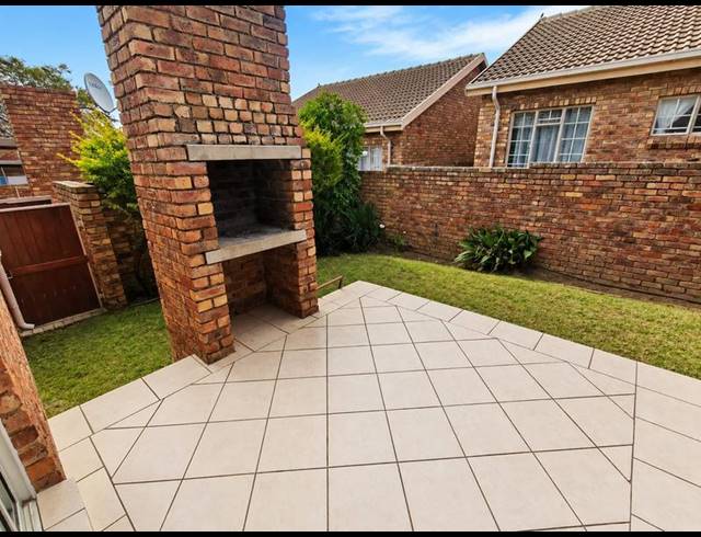 2 BEDROOM TOWNHOUSE FOR SALE IN AMBERFIELD